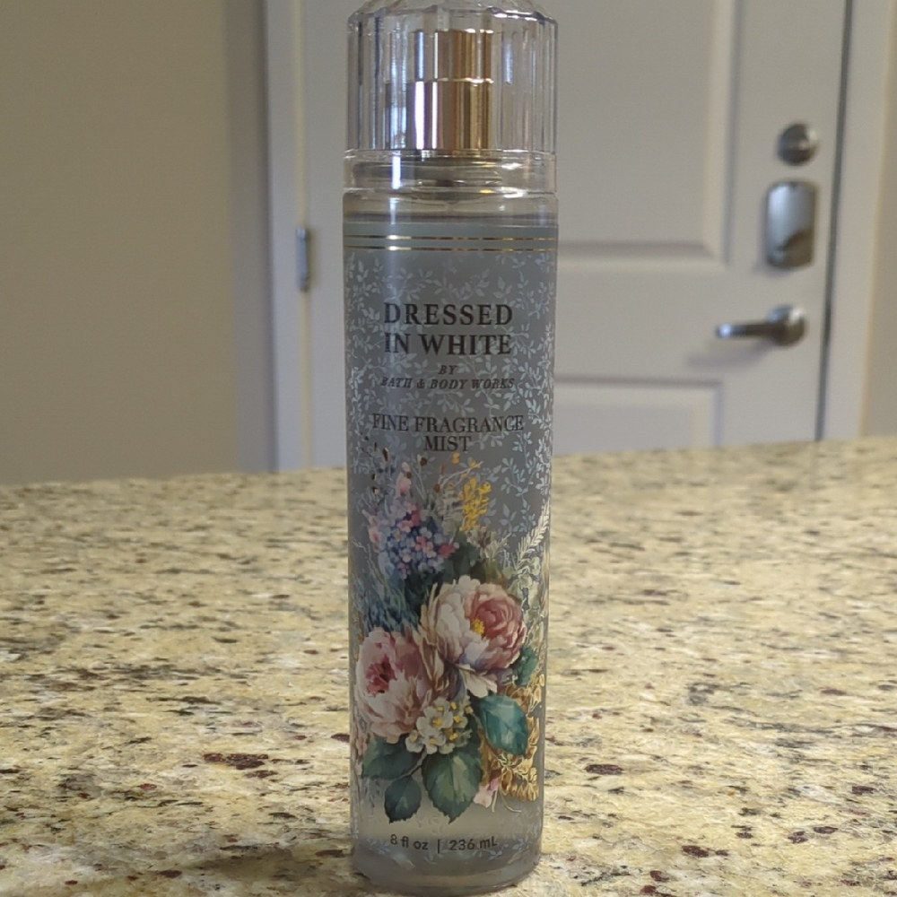 Bath & Body Works Dressed in White Fragrance Mist